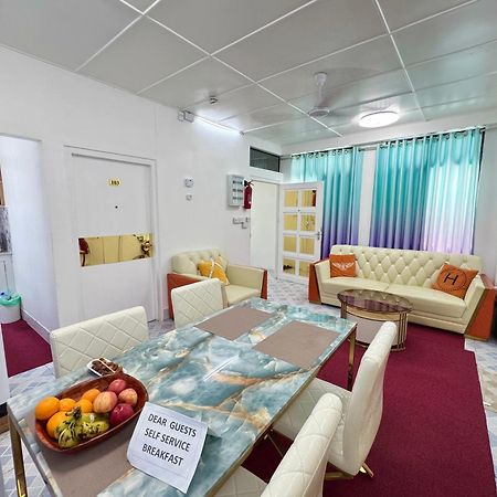 Ontrack Travel Transit Hotel มาเล ภายนอก รูปภาพ