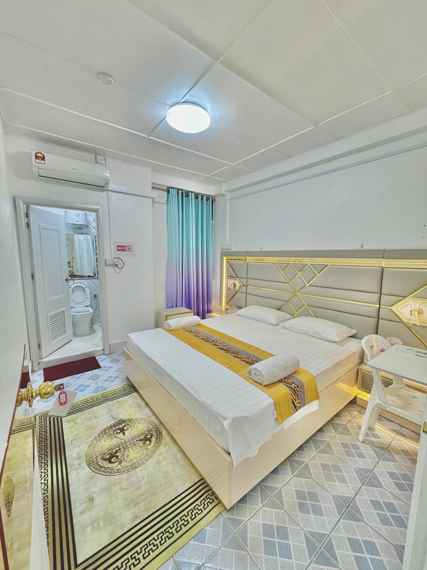 Ontrack Travel Transit Hotel มาเล ภายนอก รูปภาพ