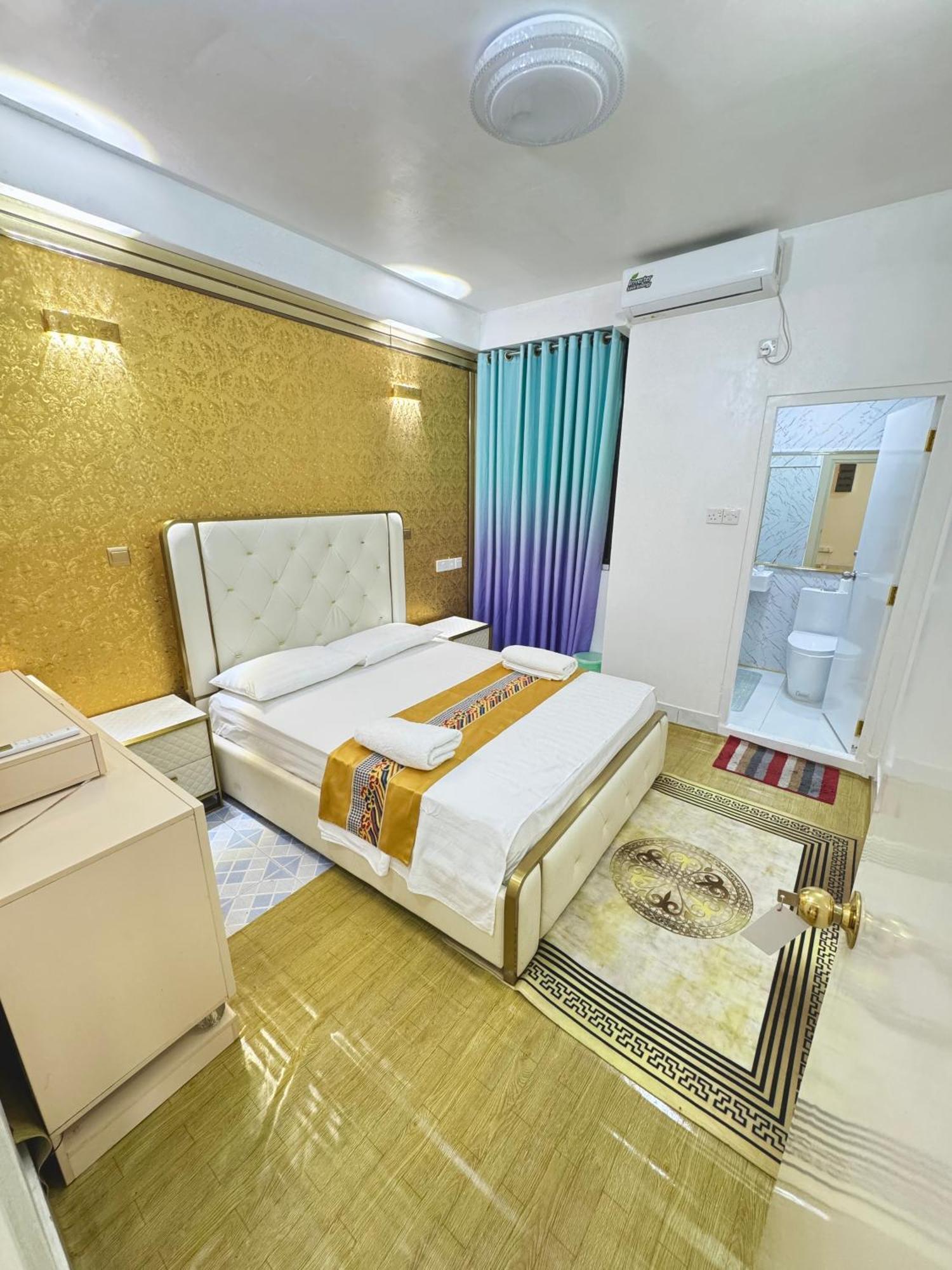 Ontrack Travel Transit Hotel มาเล ภายนอก รูปภาพ