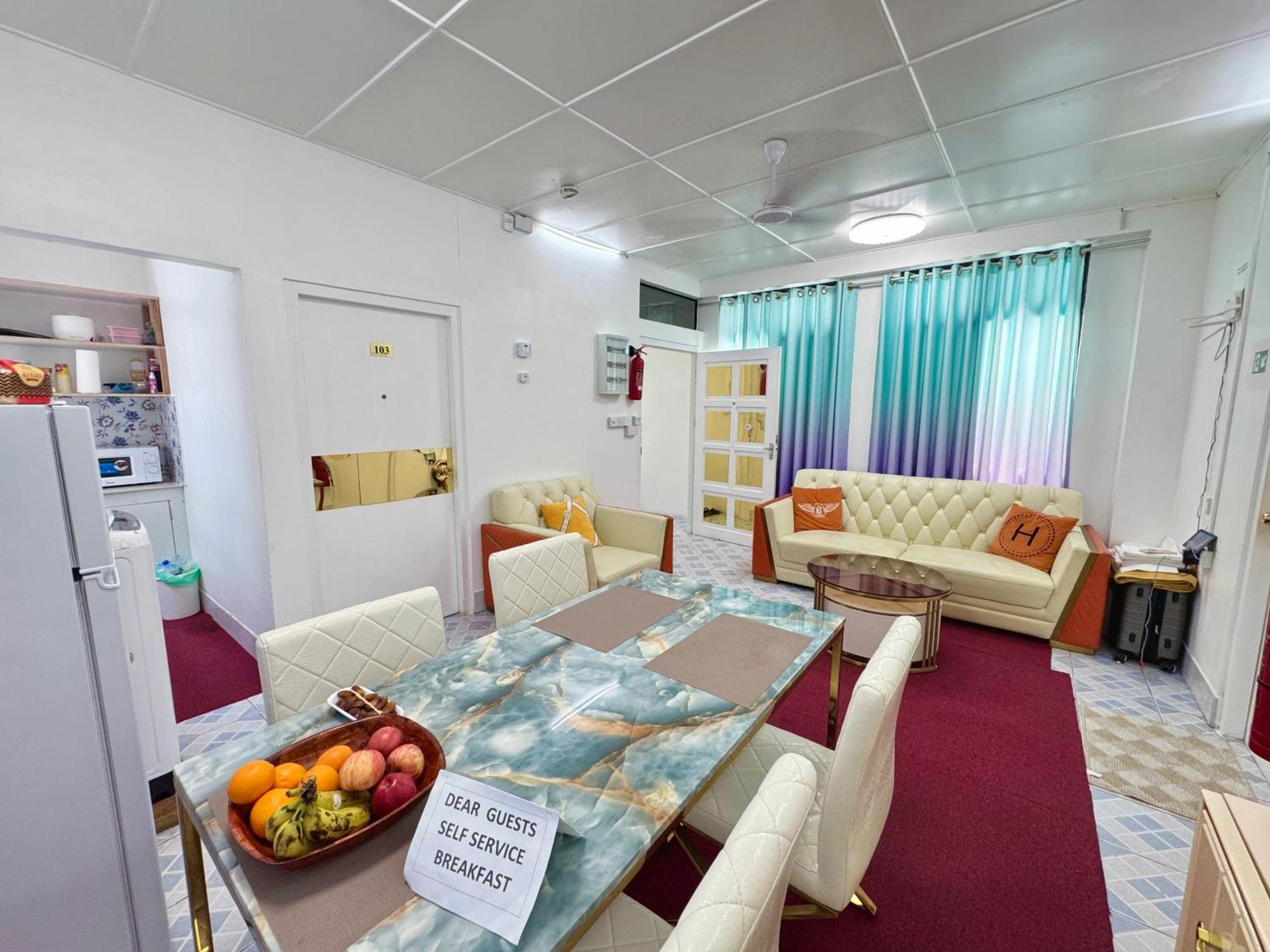 Ontrack Travel Transit Hotel มาเล ภายนอก รูปภาพ